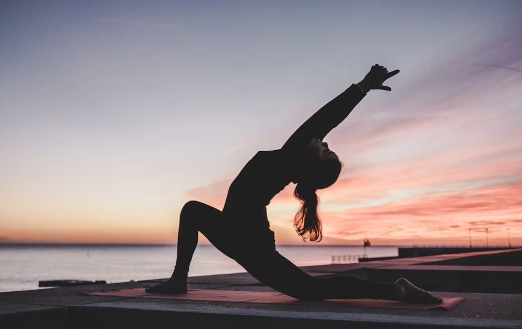 Beweging en Mindfulness: Ontdek de Voordelen van Yoga en Pilates Thuis